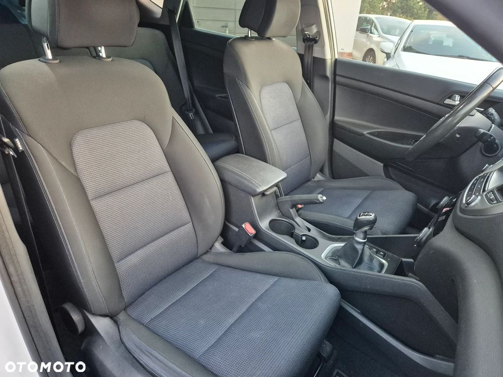 Hyundai Tucson 2.0 CRDI BlueDrive Style 2WD - 27