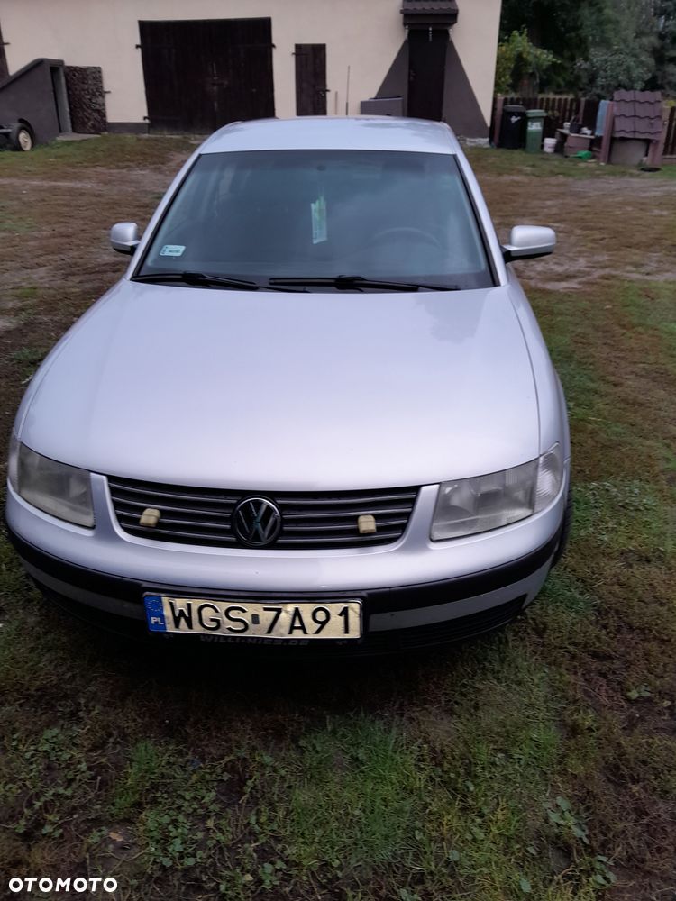 Volkswagen Passat 1.6 - 4