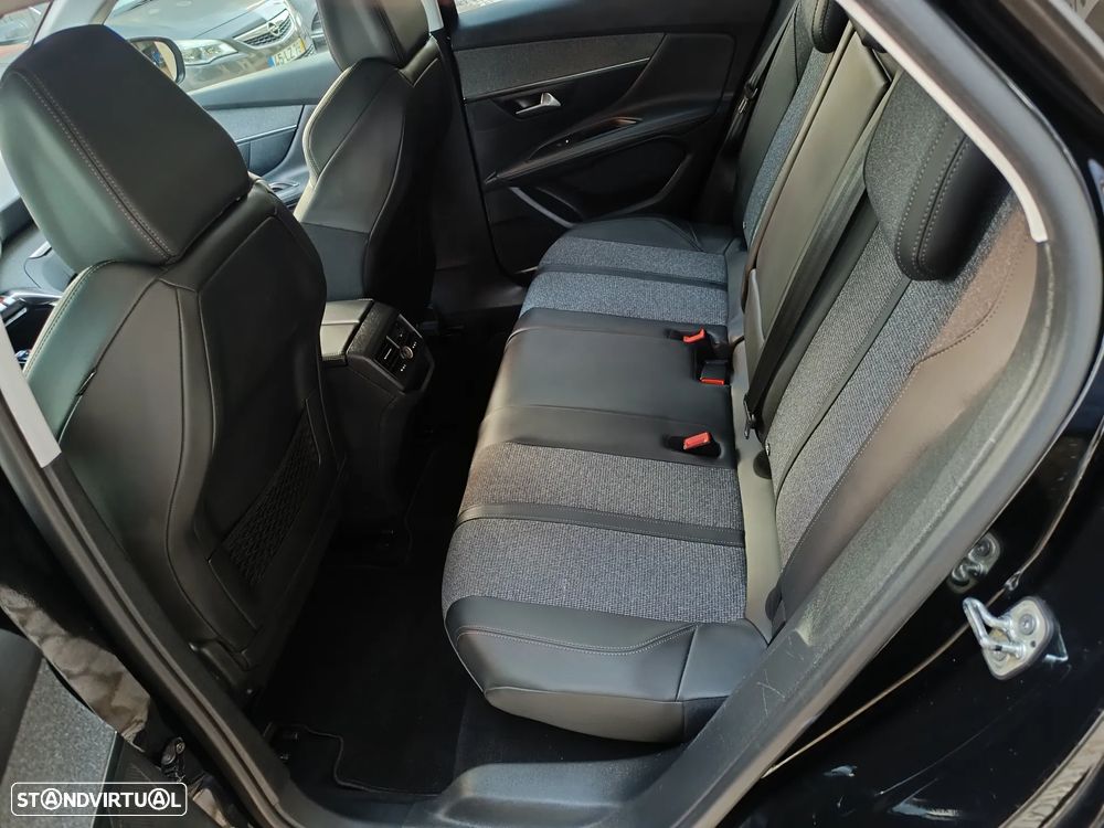 Peugeot 3008 1.2 PureTech Allure Pack EAT8 - 16