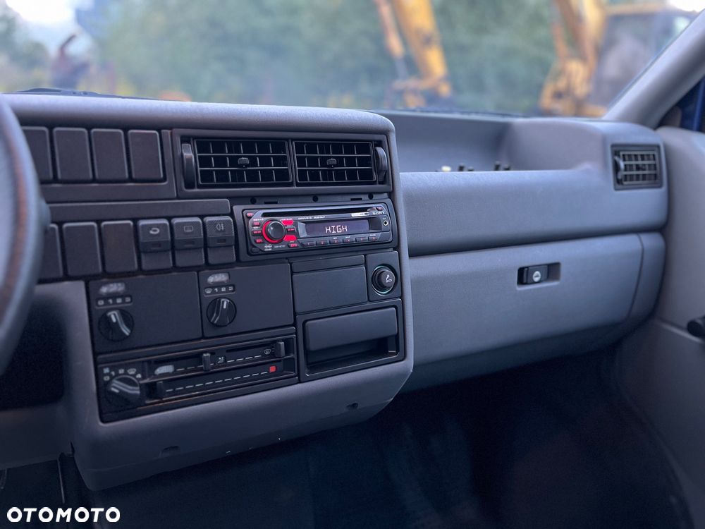 Volkswagen Caravelle - 21