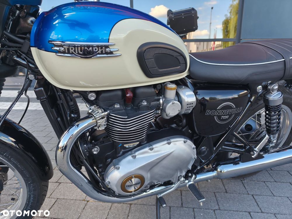 Triumph Bonneville - 3