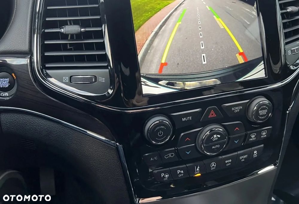 Jeep Grand Cherokee - 16