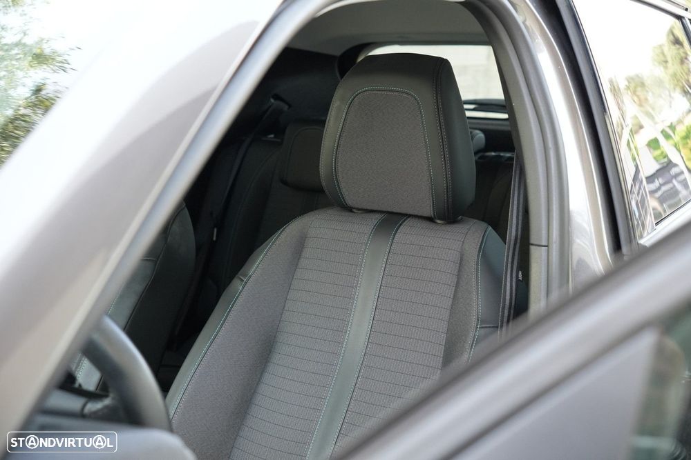 Peugeot 2008 1.2 PureTech Allure Pack - 21