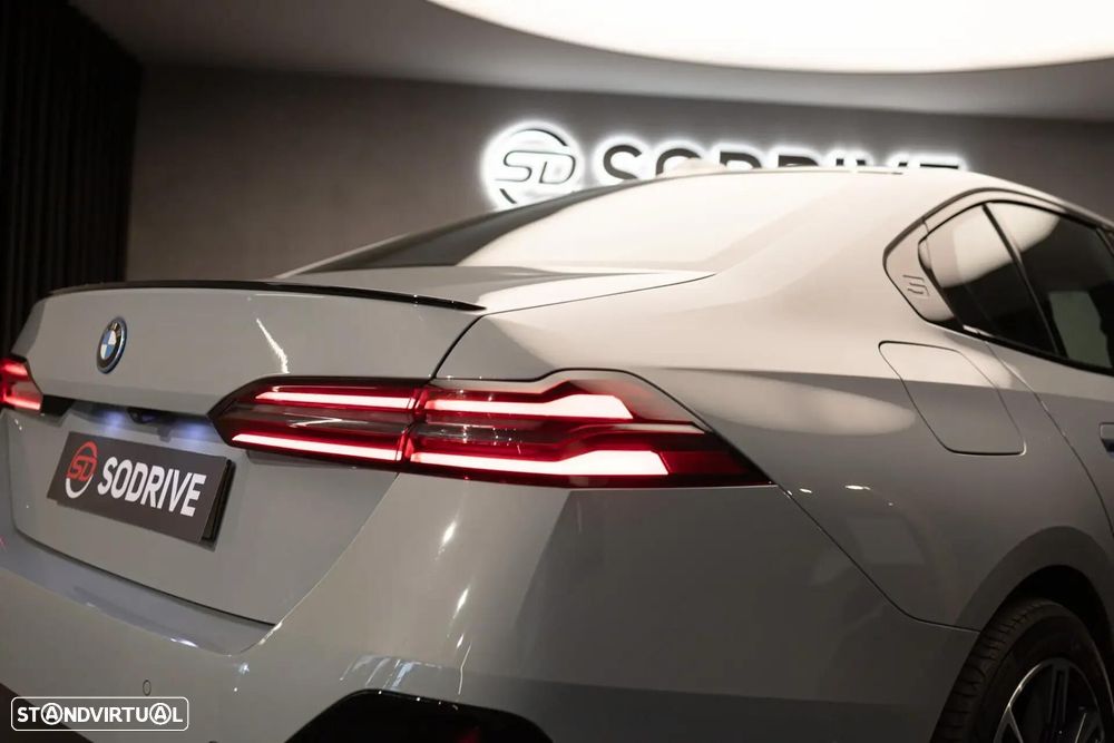 BMW 530 e Pack Desportivo M - 6