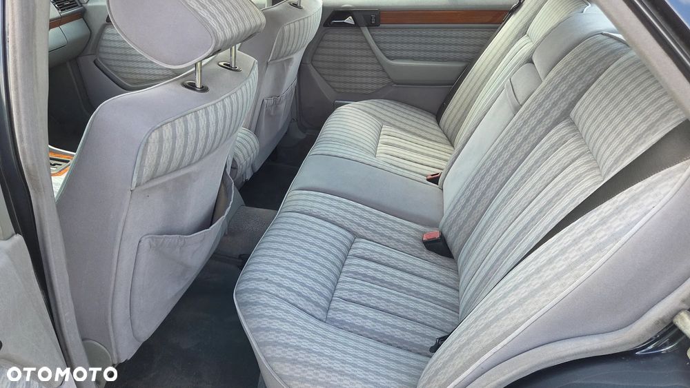 Mercedes-Benz W124 (1984-1993) - 11