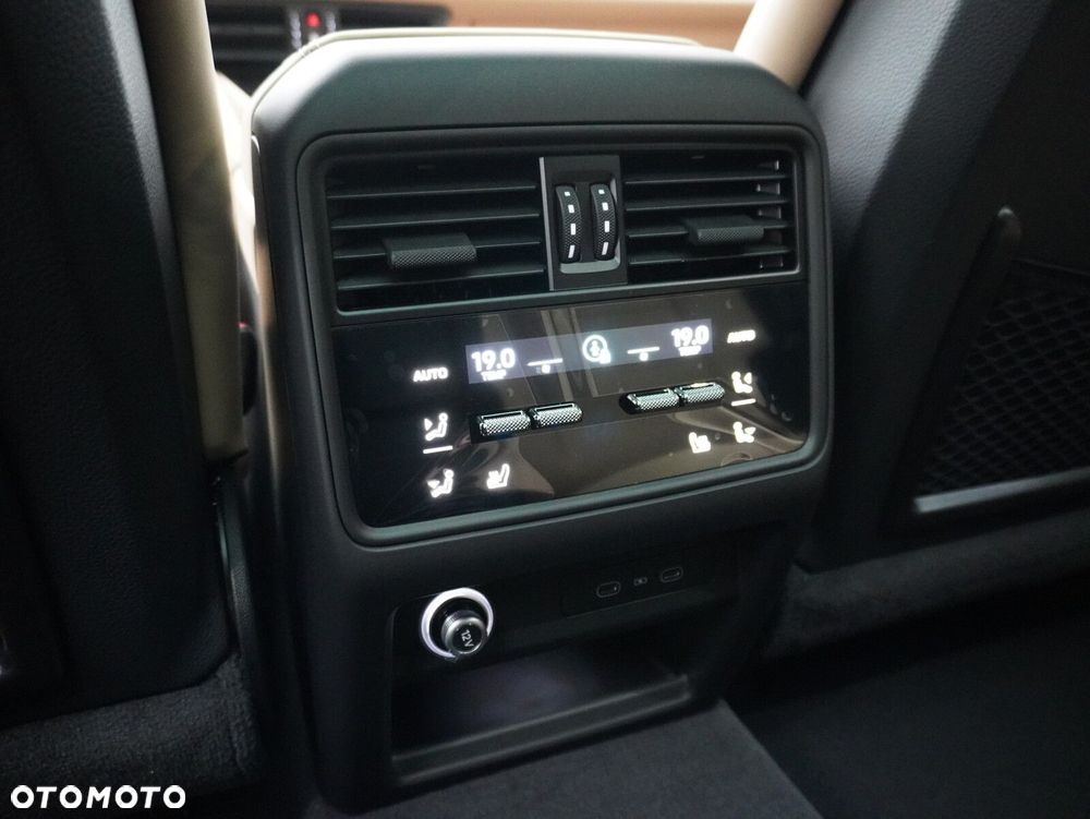Porsche Cayenne E-Hybrid PHEV Black Edition - 35