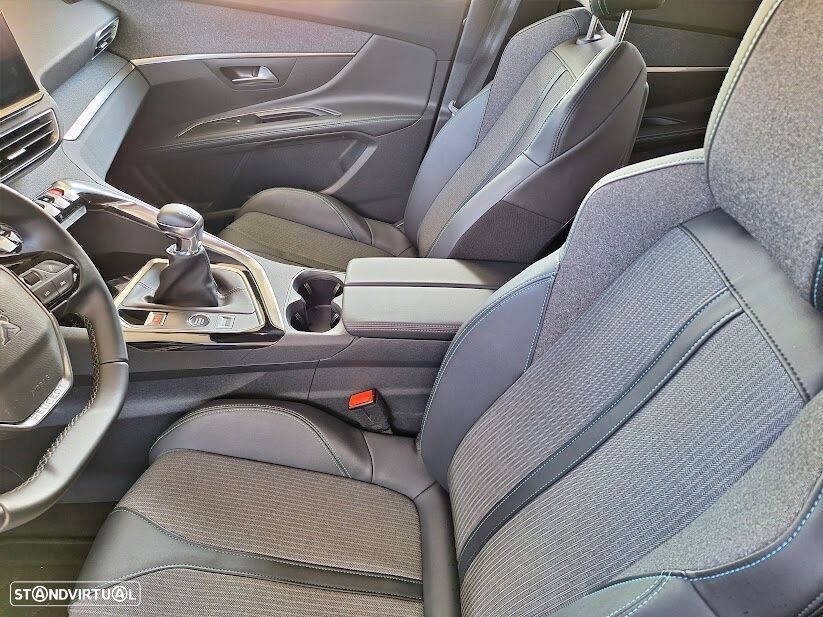 Peugeot 5008 1.2 PureTech Allure Pack - 33