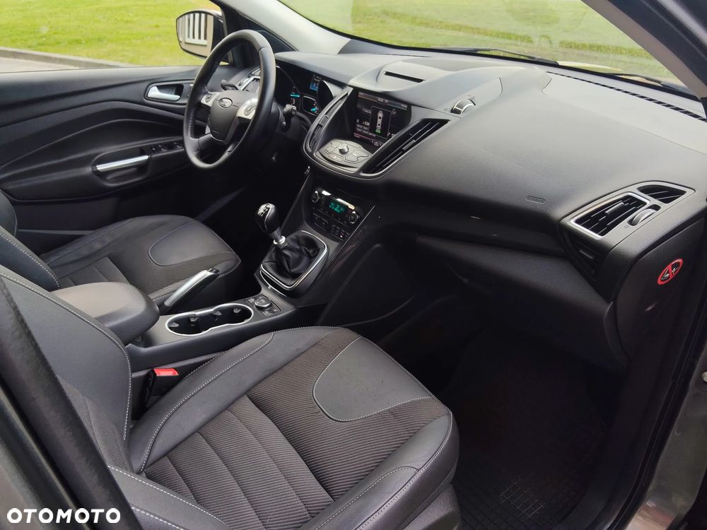 Ford Kuga 2.0 TDCi 4x4 Titanium - 38