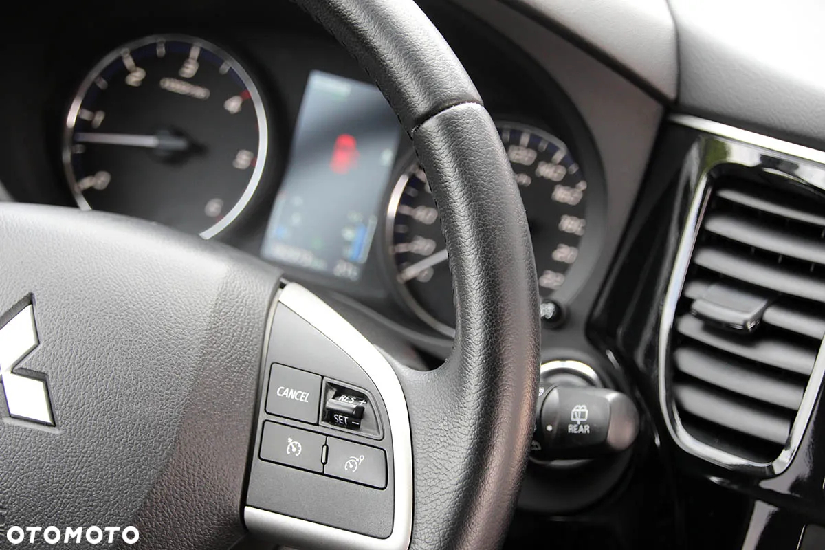 Mitsubishi Outlander 2.2 DID Intense + 4WD - 36