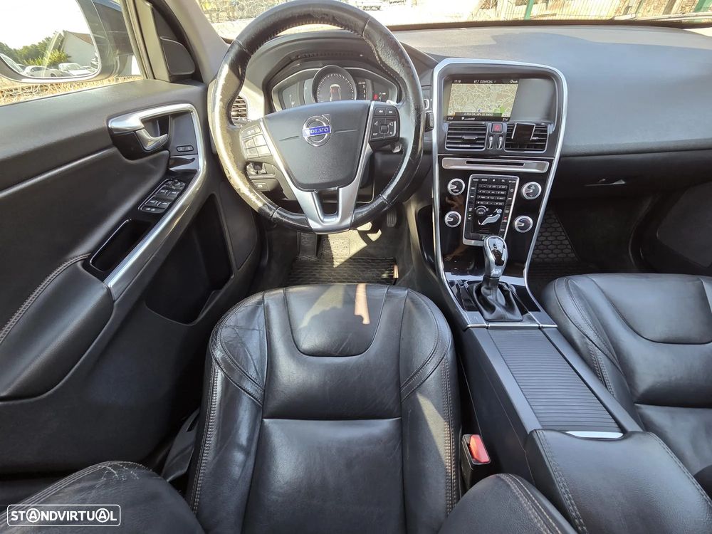Volvo XC 60 2.0 D4 Momentum Plus Geartronic - 16