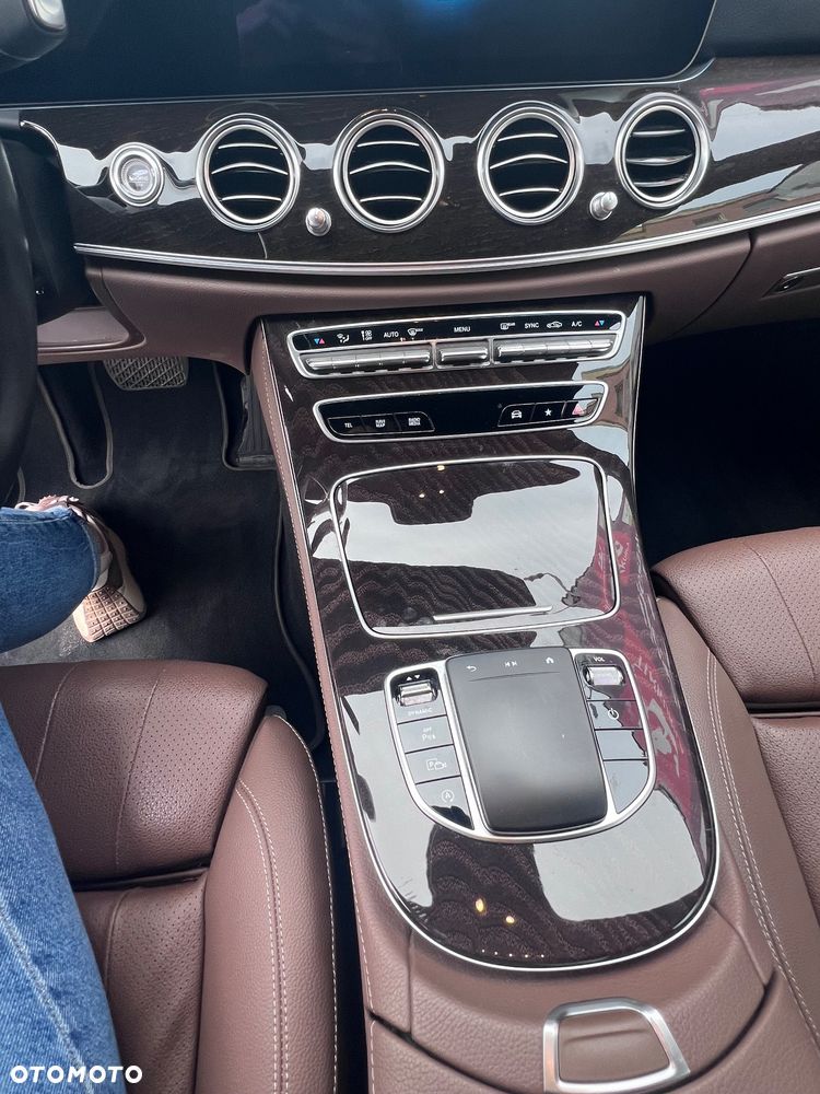 Mercedes-Benz Klasa E 220 d 4-Matic Exclusive - 19
