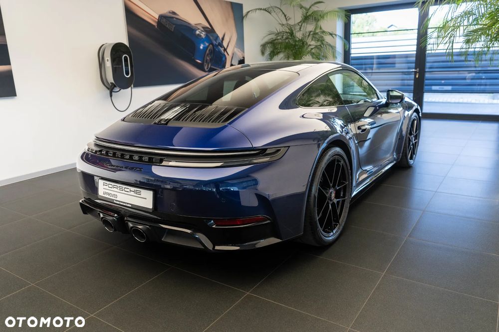 Porsche 911 Carrera 4 GTS - 4
