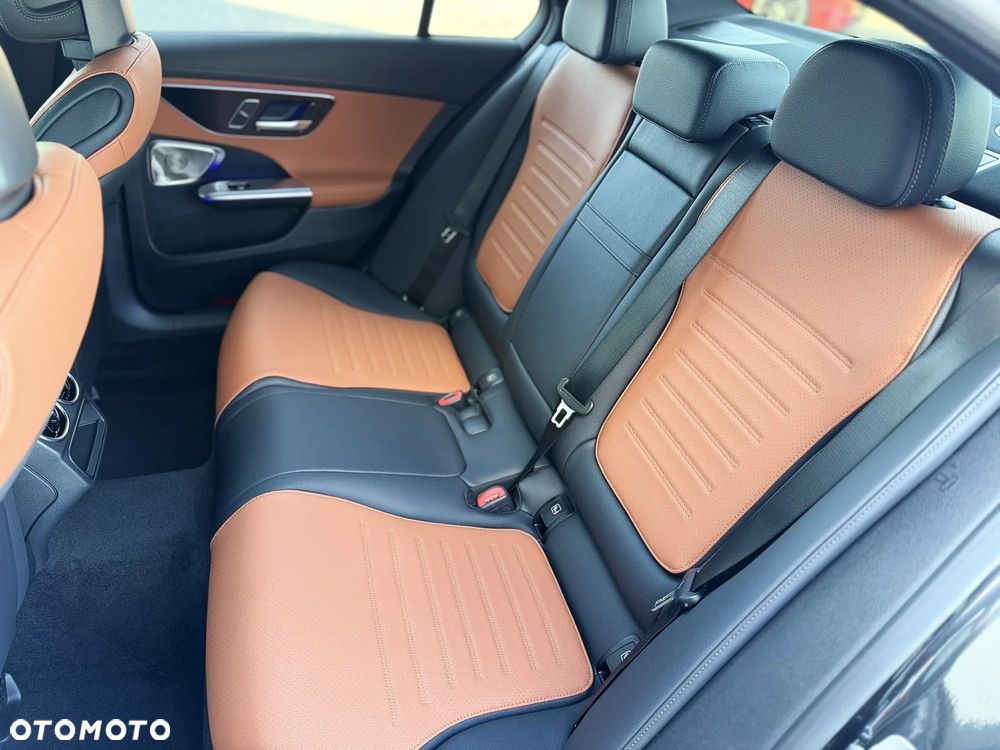 Mercedes-Benz Klasa C - 32