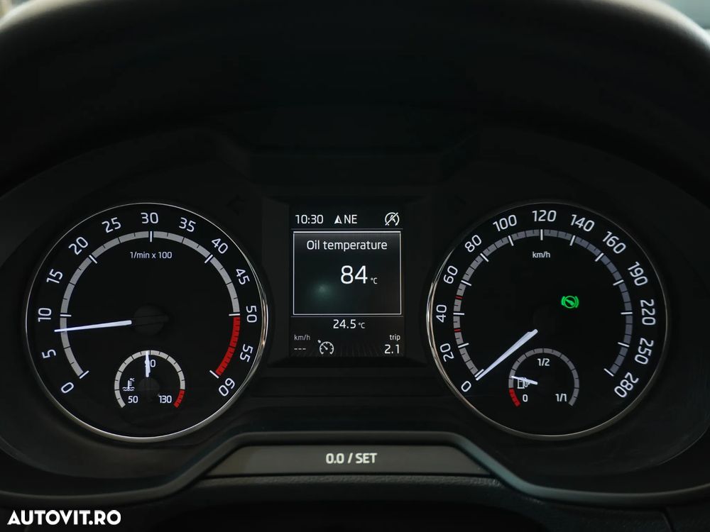 Skoda Octavia 2.0 TDI DSG RS - 28