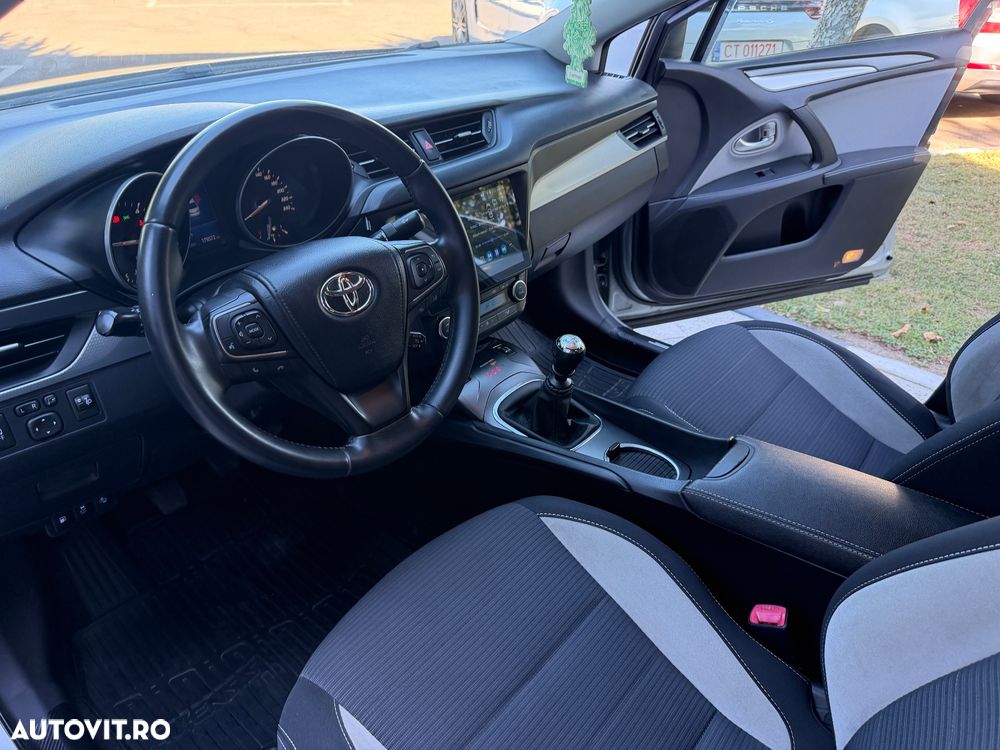 Toyota Avensis 2.0 D-4D Elegance - 8