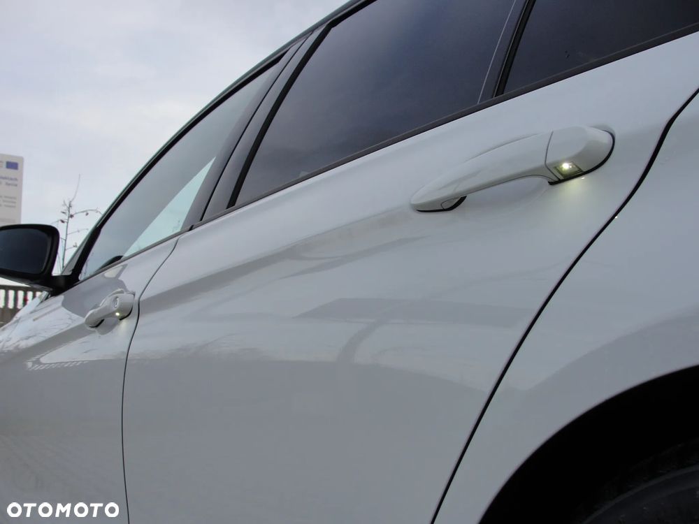 BMW Seria 3 318d Blue Performance Sport Line - 13