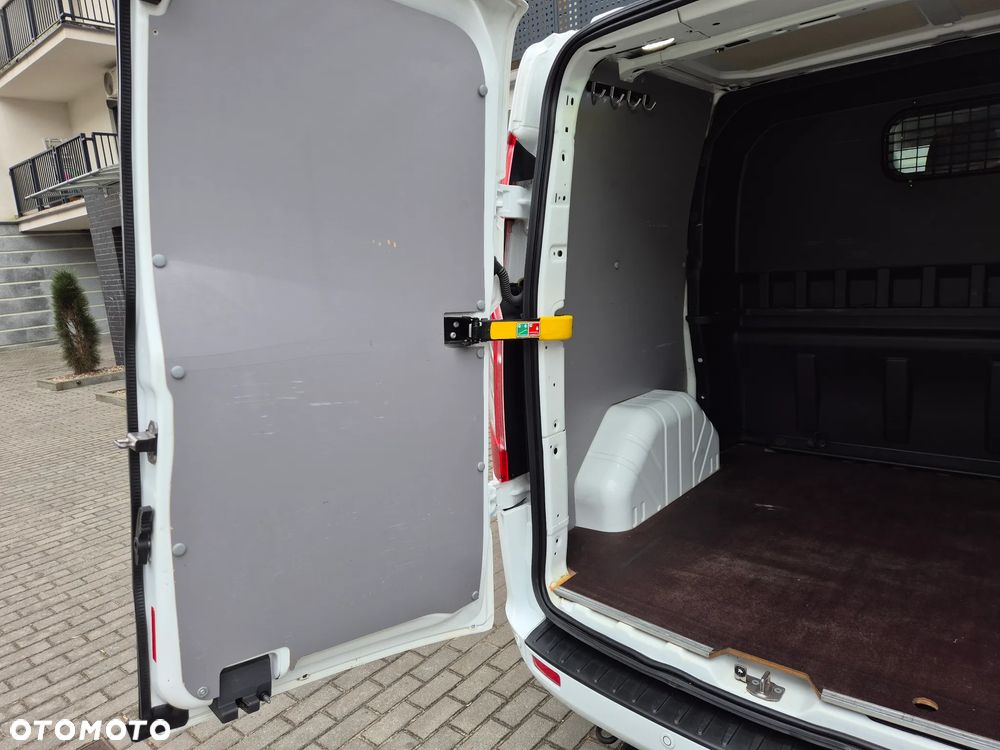 Ford TRANSIT CUSTOM - 11