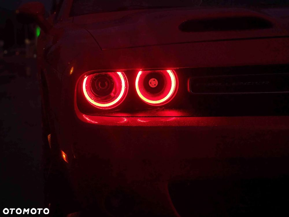Dodge Challenger 6.4 Scat Pack - 22