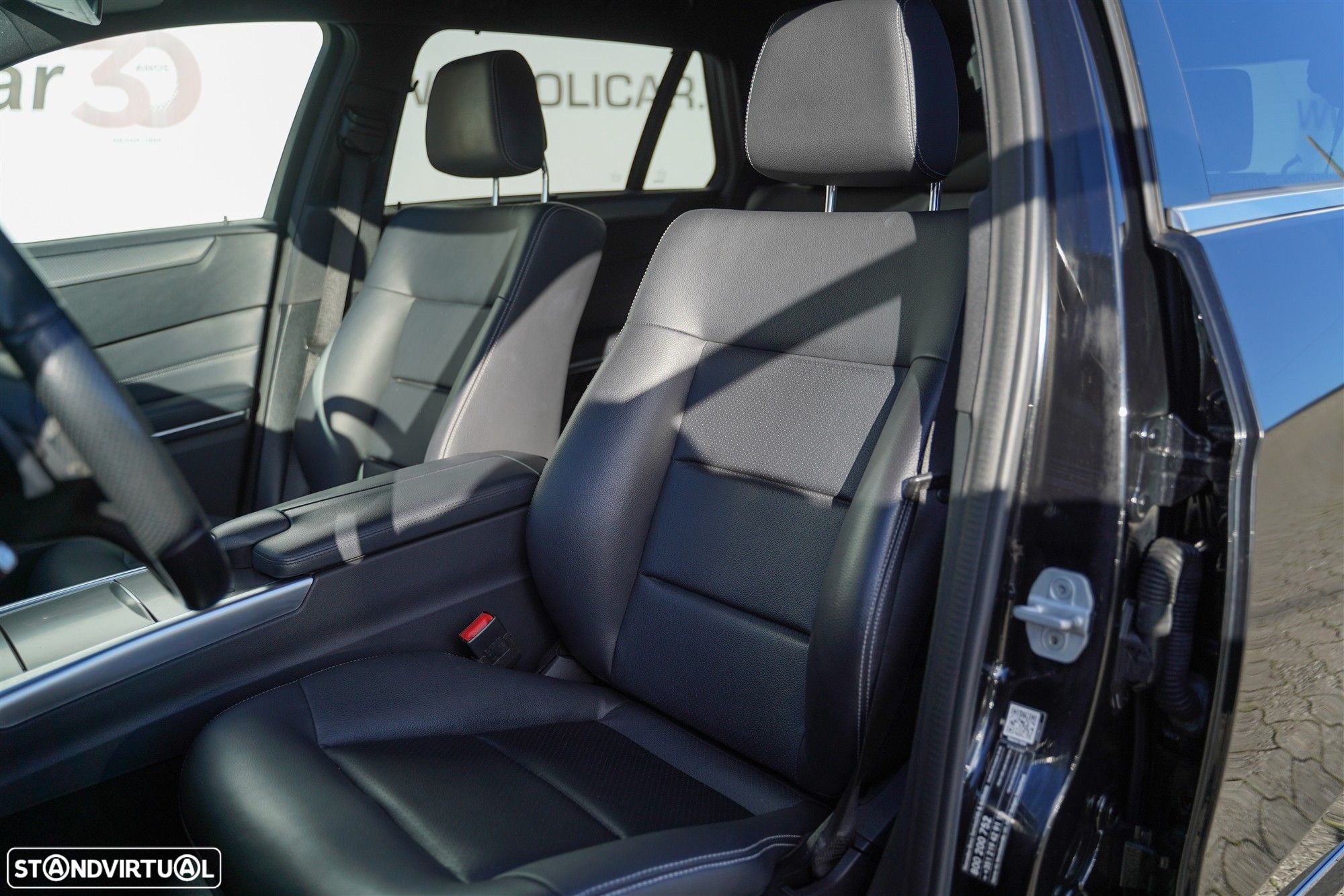 Mercedes-Benz E 300 Bluetec Hybrid Avantgarde - 24