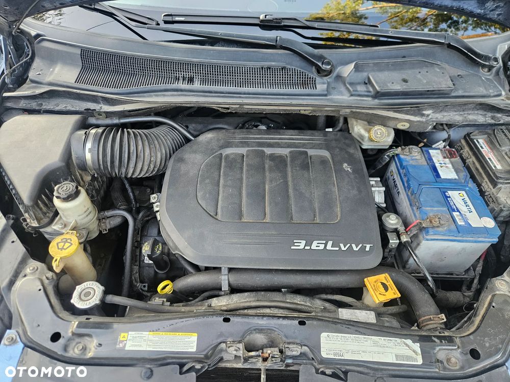 Chrysler Town & Country 3.6 Limited - 13