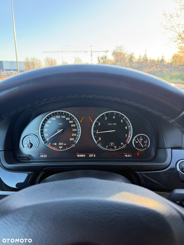 BMW Seria 5 520i - 11