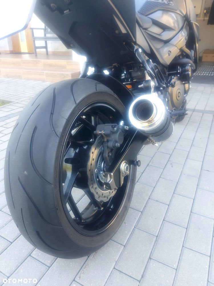 Suzuki GSX - 11