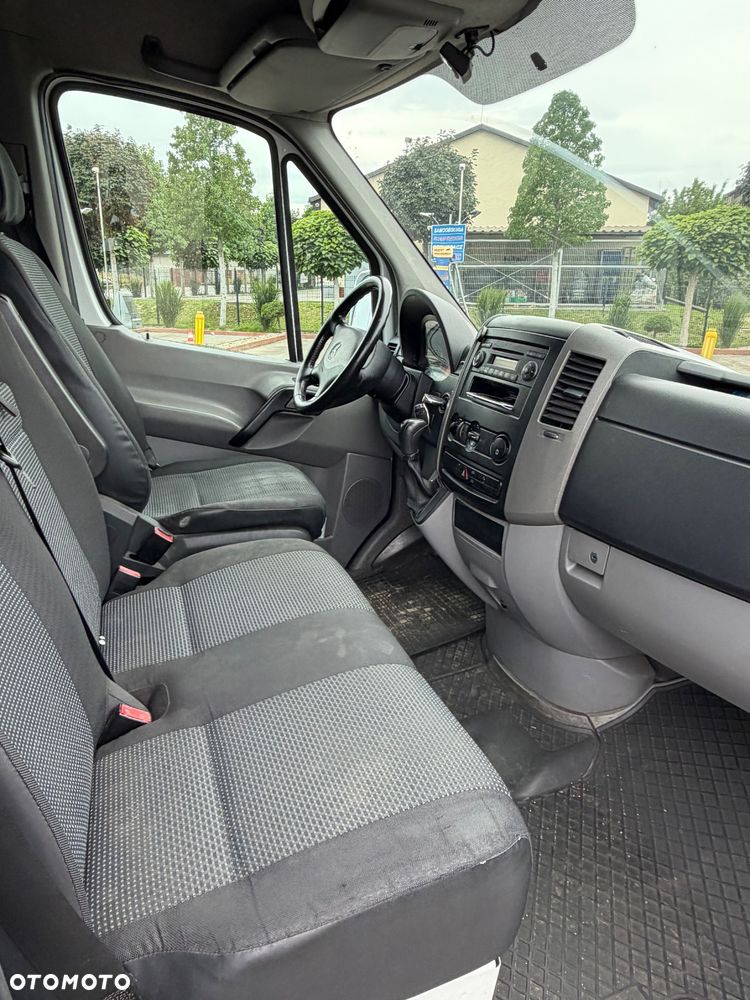 Mercedes-Benz Sprinter - 11
