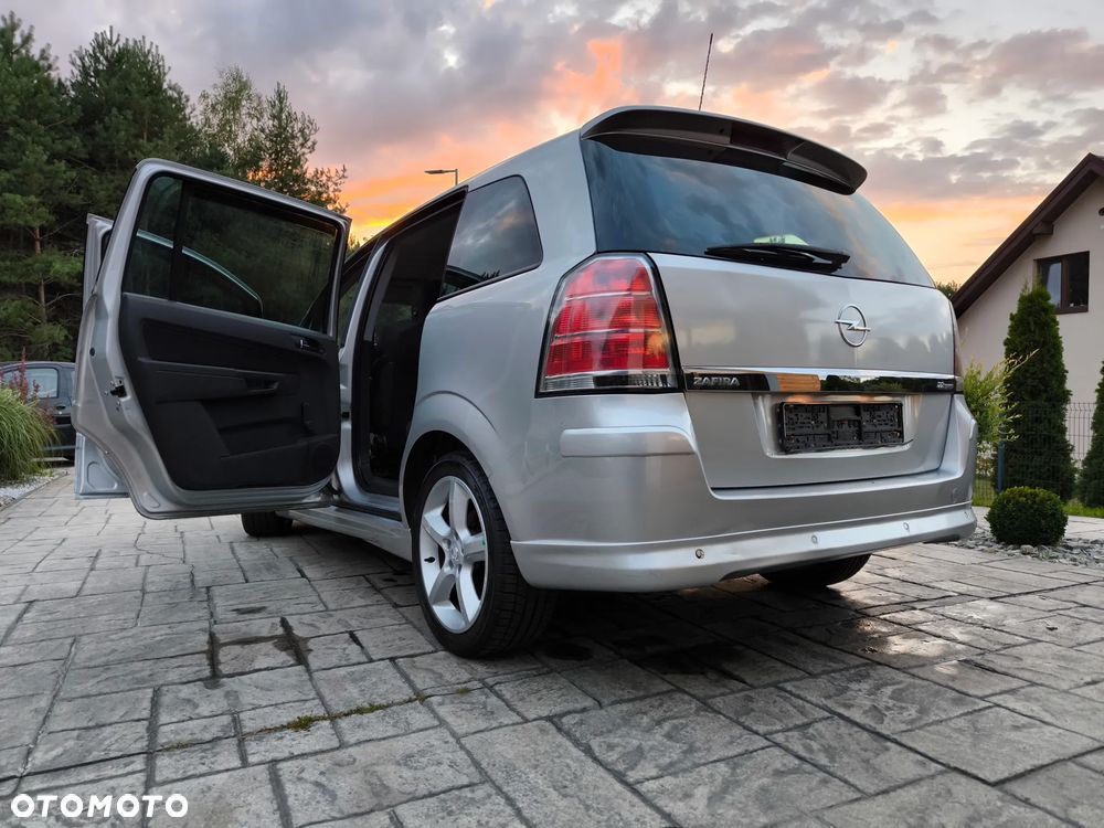Opel Zafira 2.2 Cosmo - 2