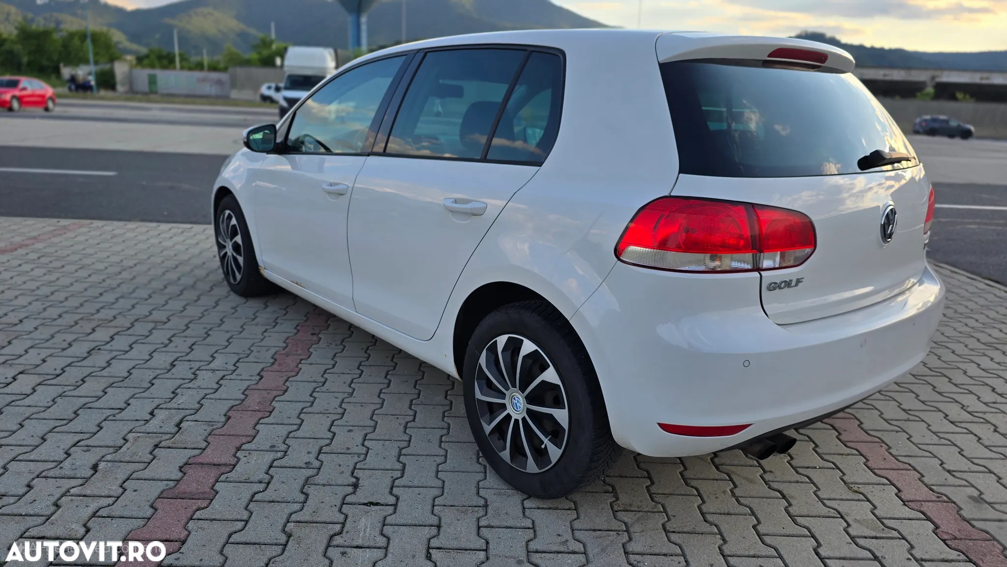 Volkswagen Golf - 2