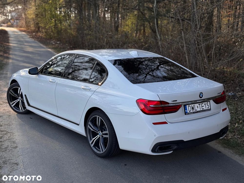 BMW Seria 7 750i xDrive - 26