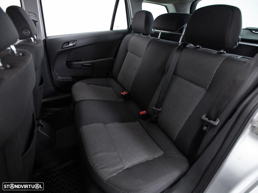 Opel Astra Sports Tourer - 10