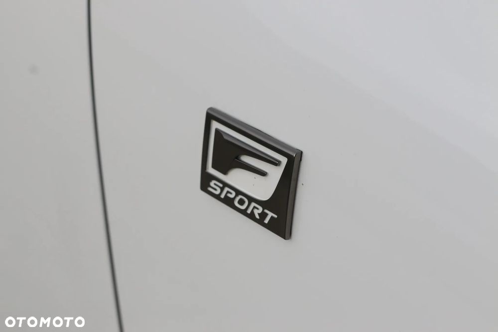 Lexus IS 300h F Sport - 16