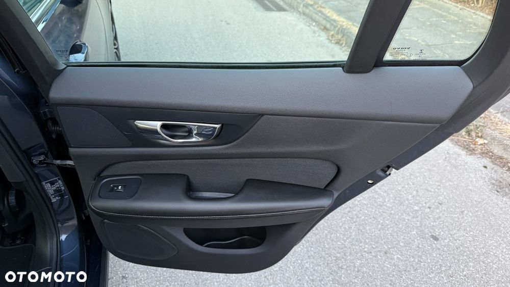 Volvo V60 D3 Momentum - 36