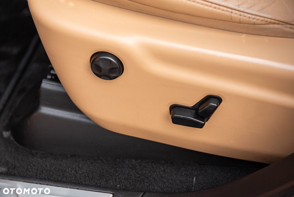 Dodge Durango 5.7 HEMI - 25