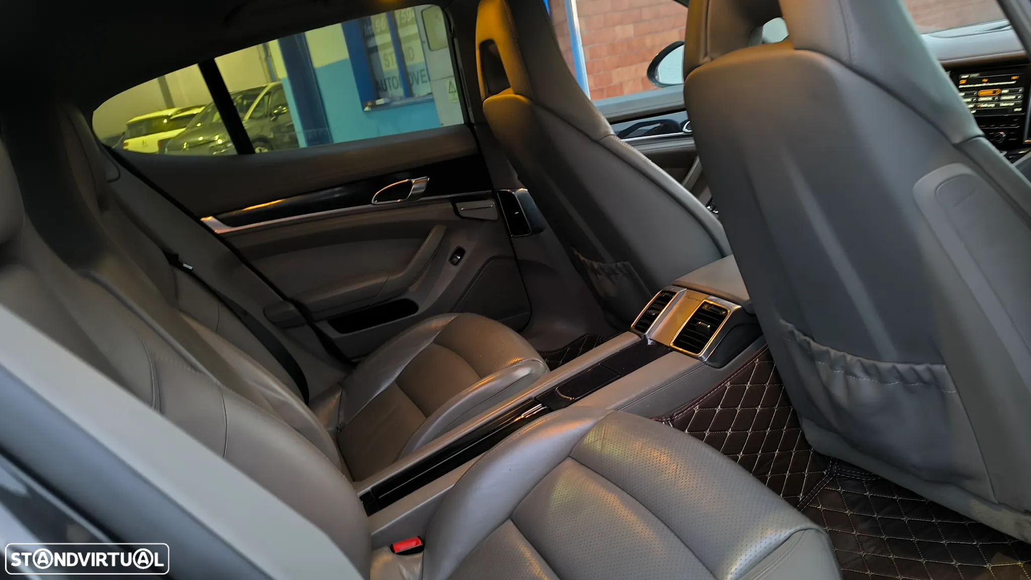 Porsche Panamera Platinum Edition PDK - 10
