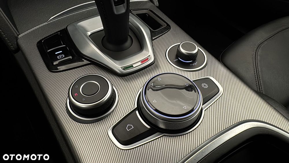 Alfa Romeo Stelvio 2.0 Turbo Veloce Q4 - 31