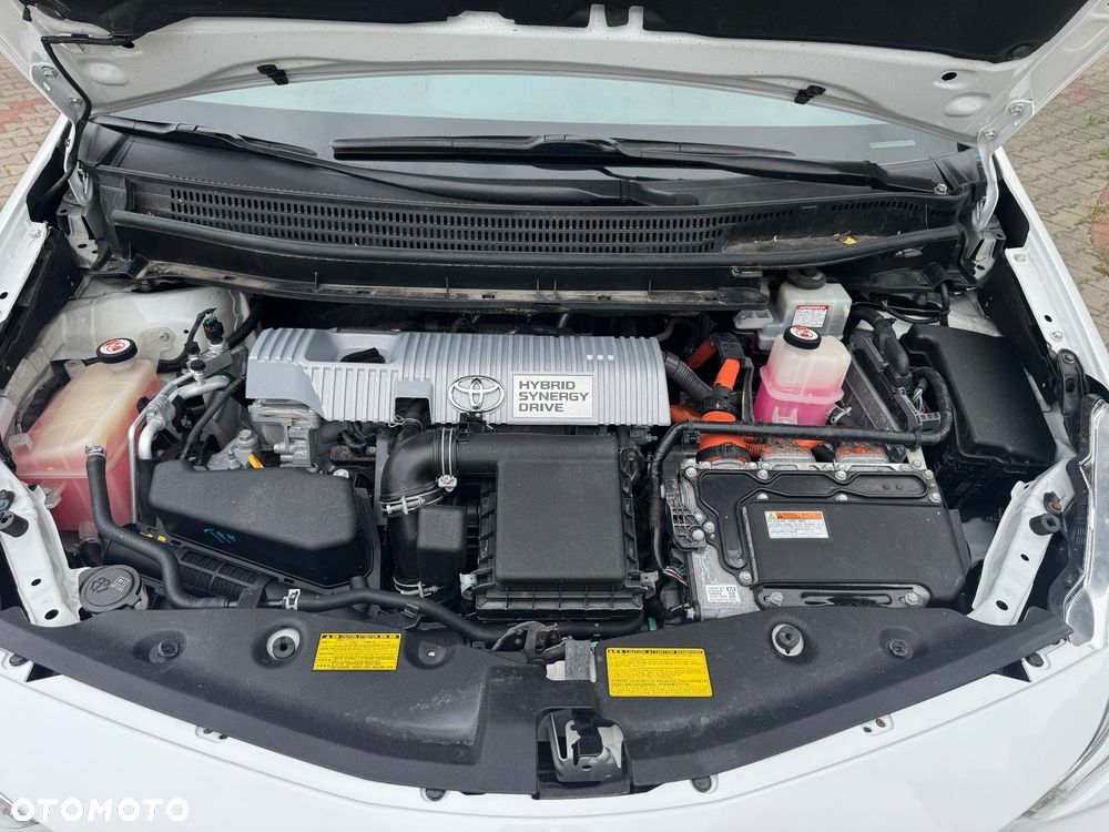 Toyota Prius+ (Hybrid) Executive - 16