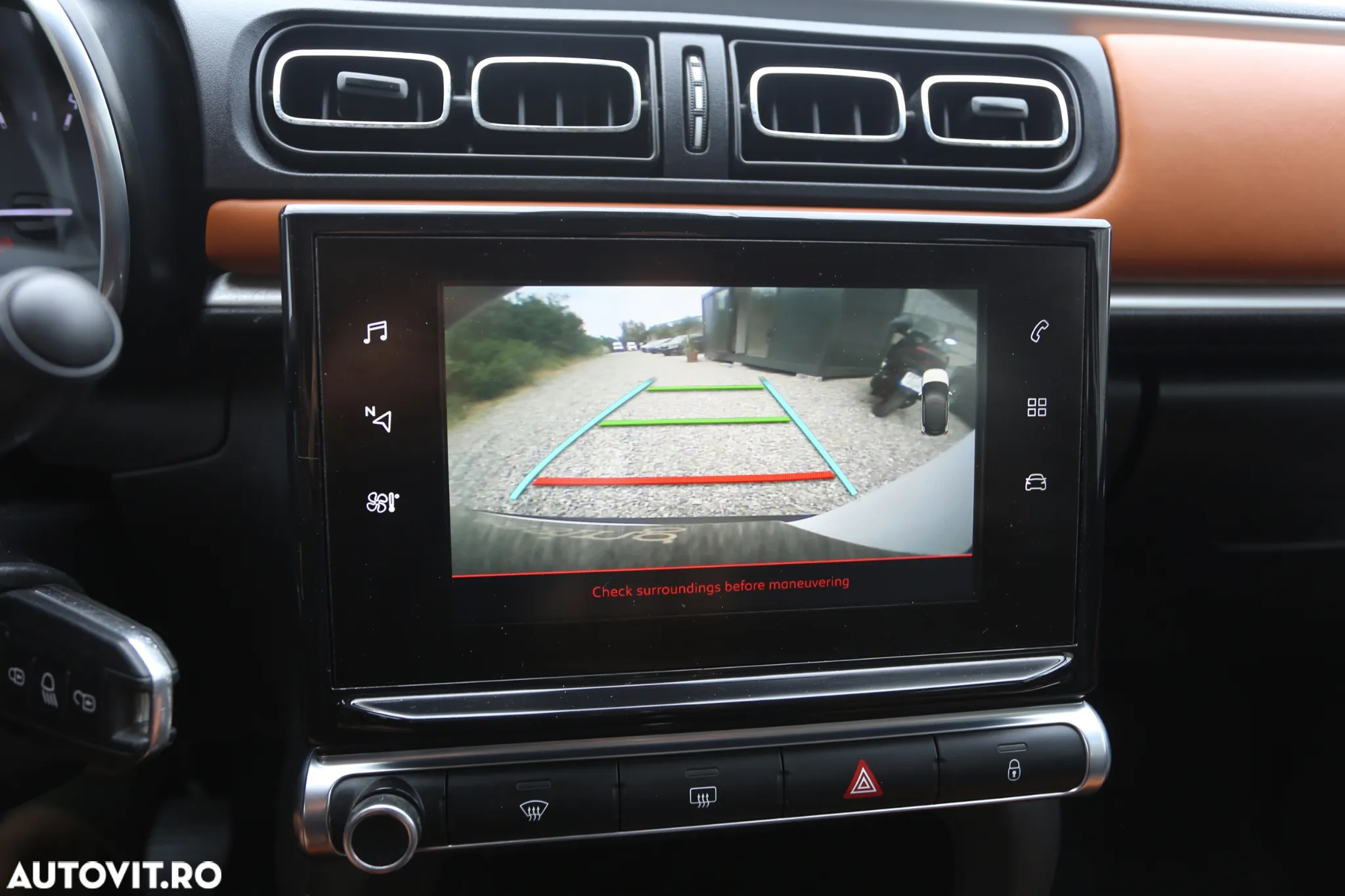 Citroën C3 1.2 PureTech BVM Shine - 16