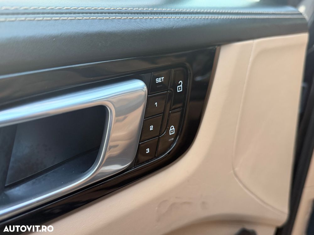 Porsche Cayenne - 12