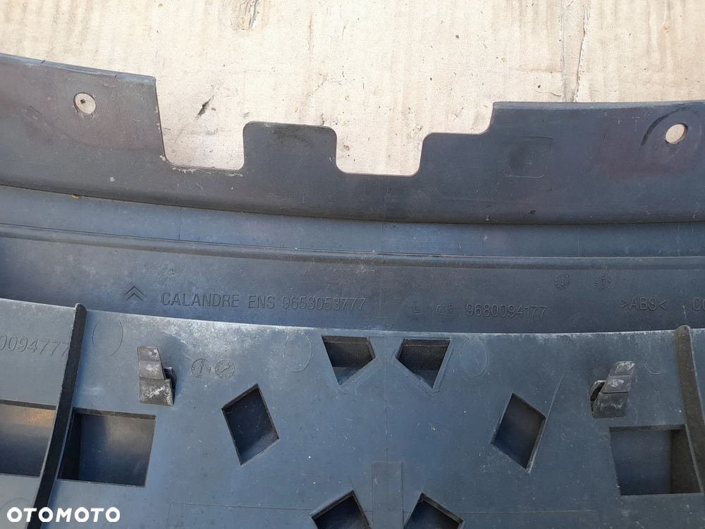 Atrapa grill znaczek citroen c3 lift fl EKQD 9653053777 - 3