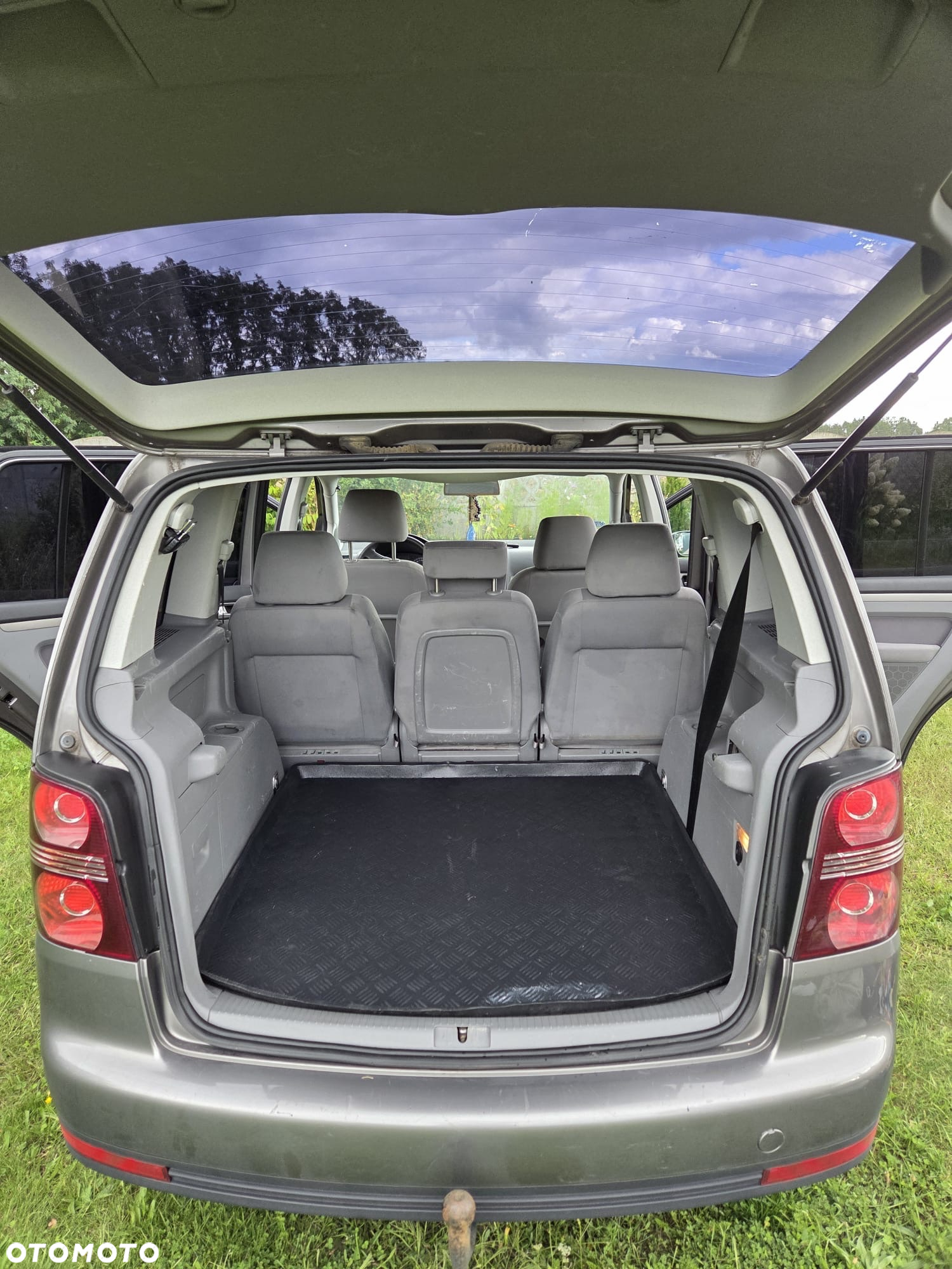 Volkswagen Touran - 10