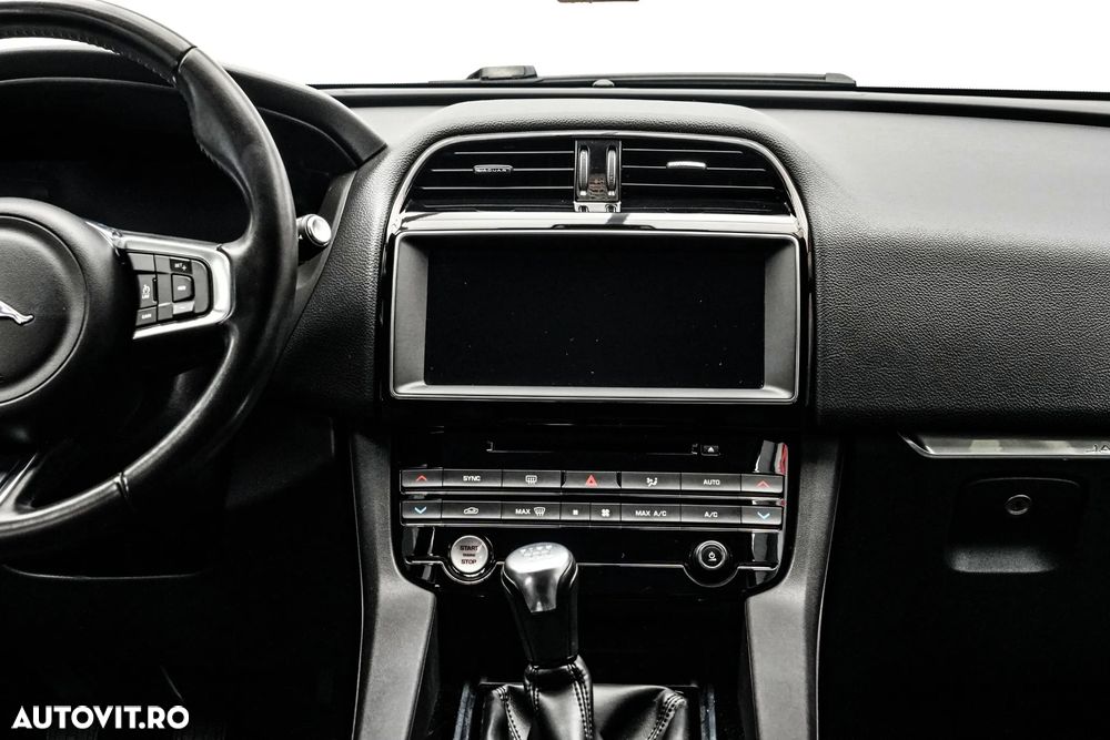 Jaguar F-Pace 20d AWD Prestige - 18