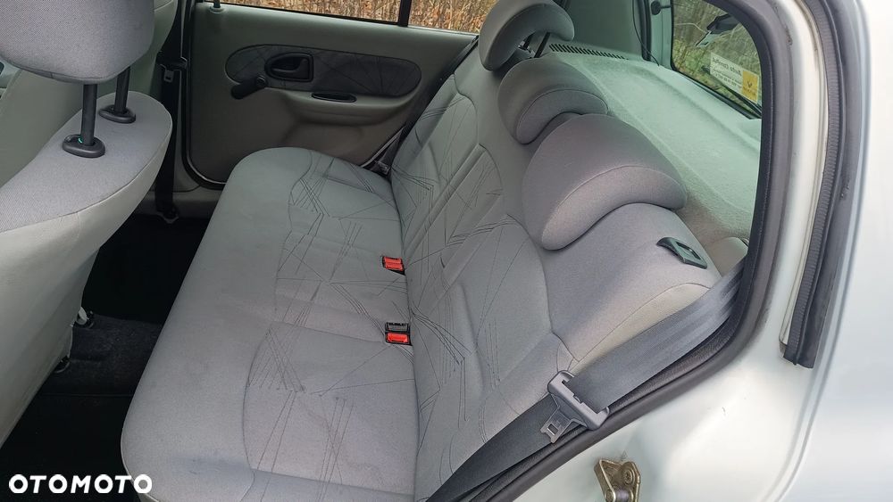 Renault Clio 1.2 16V Authentique - 8