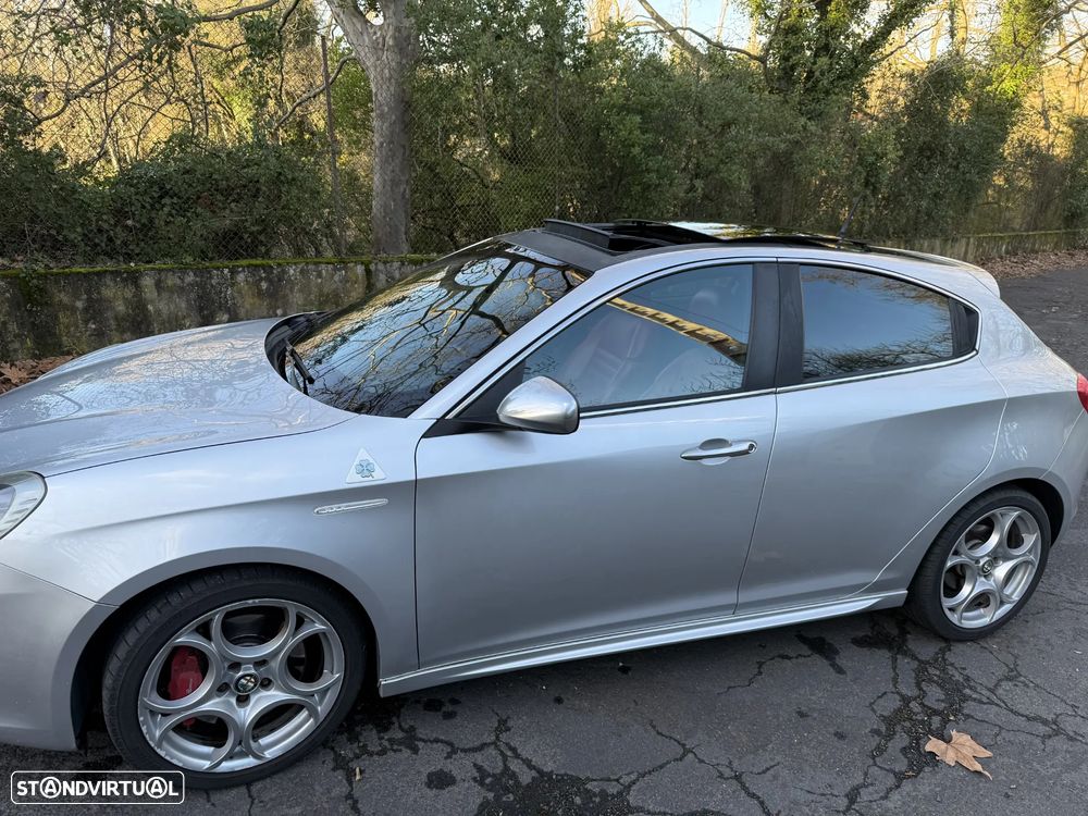 Alfa Romeo Giulietta ver-1750-tbi-quadrifoglio-verde - 9