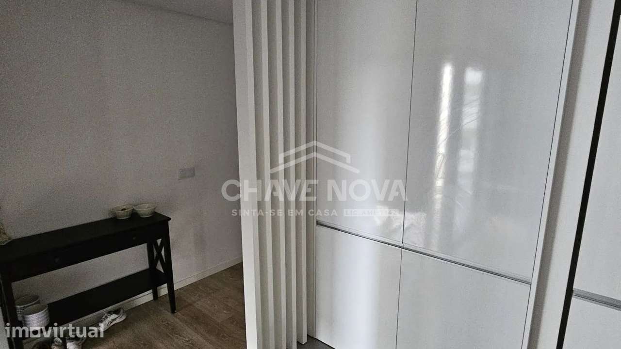 T2 c/ Lugar de Garagem e Arrumos em Mafamude (Centro de Gaia) - Grande imagem: 5/32