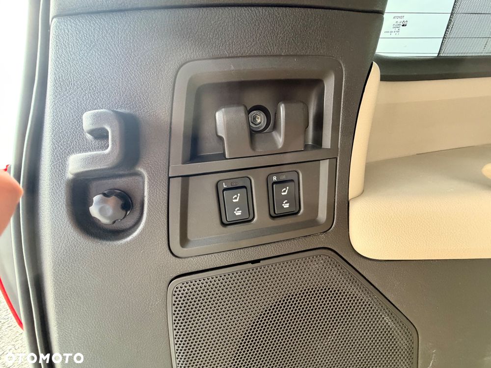 Toyota Sequoia - 25