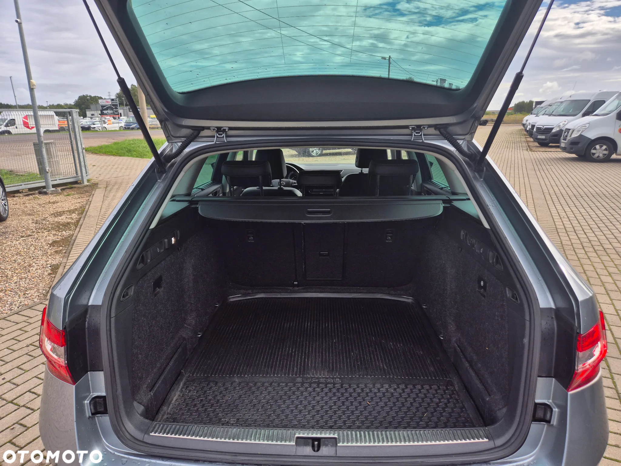 Skoda Superb Combi 1.6 TDI DSG Ambition - 31