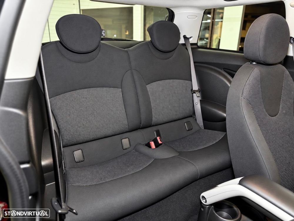 MINI 3 Portas Cooper D Auto - 9
