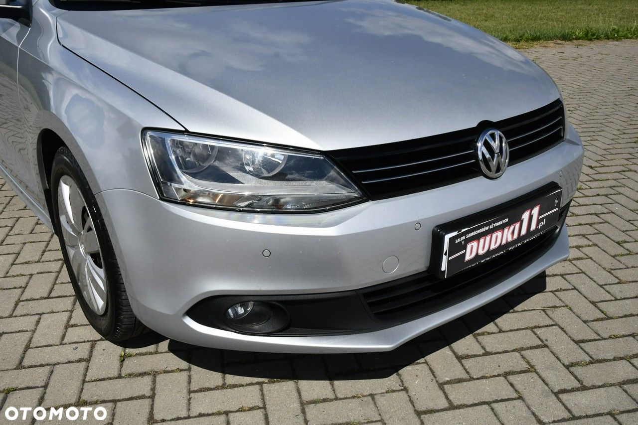 Volkswagen Jetta - 4
