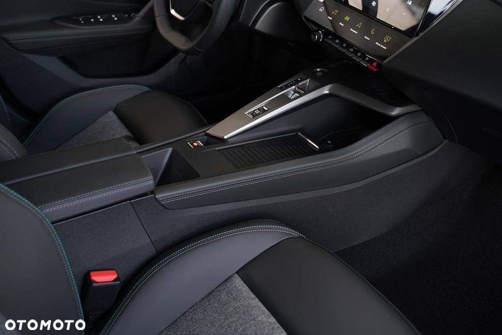 Peugeot 408 1.2 PureTech mHEV Allure S&S e-DSC6 - 23